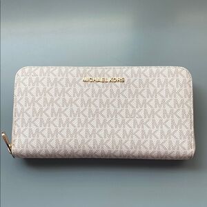 Michael Kors Cream Wallet Zip-Around Gold Hardware